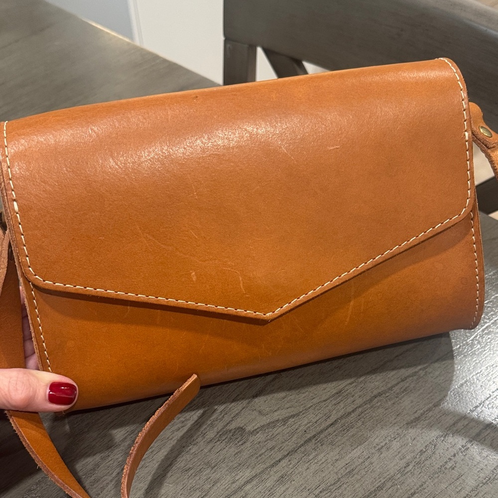 PLG Astoria, Tan